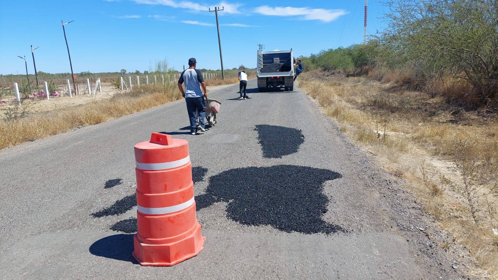 Realiza Servicios Públicos bacheo en la comunidad de El Carrizal