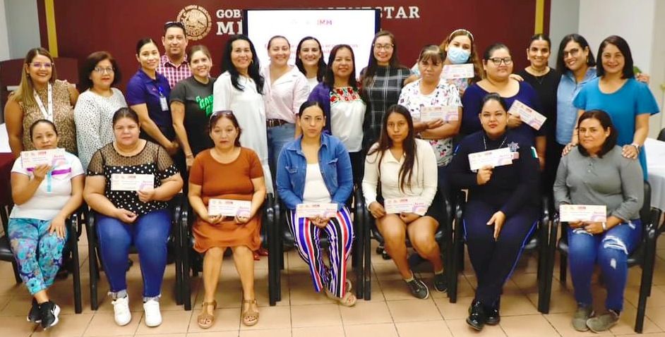 Entrega Instituto Municipal de las Mujeres estímulos económicos del