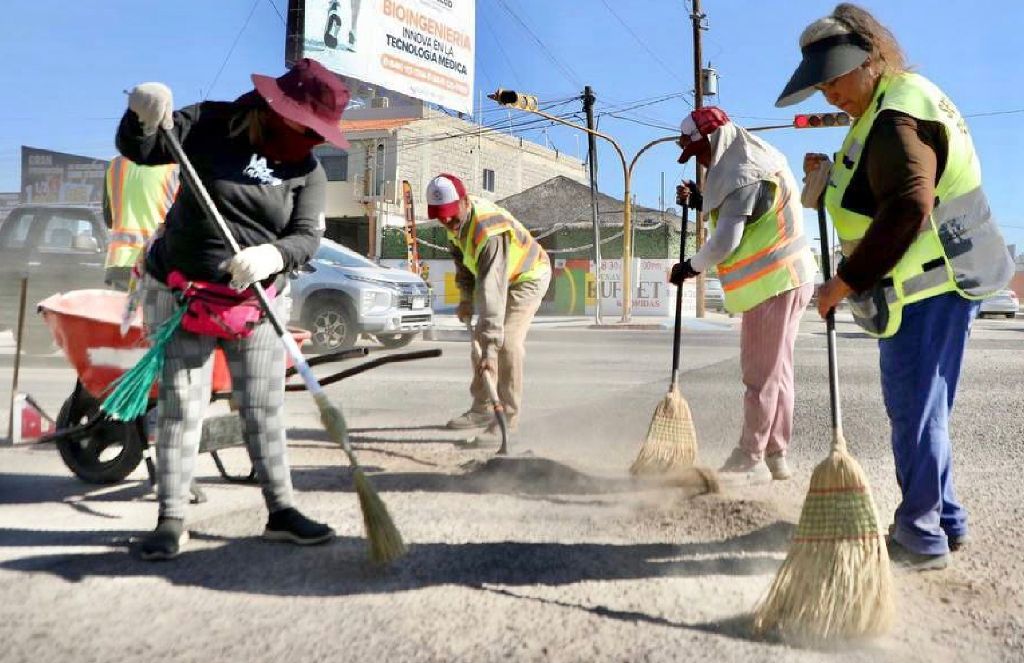 Concluye Servicios Públicos limpieza de los bulevares Colosio y Fco. J. Mújica