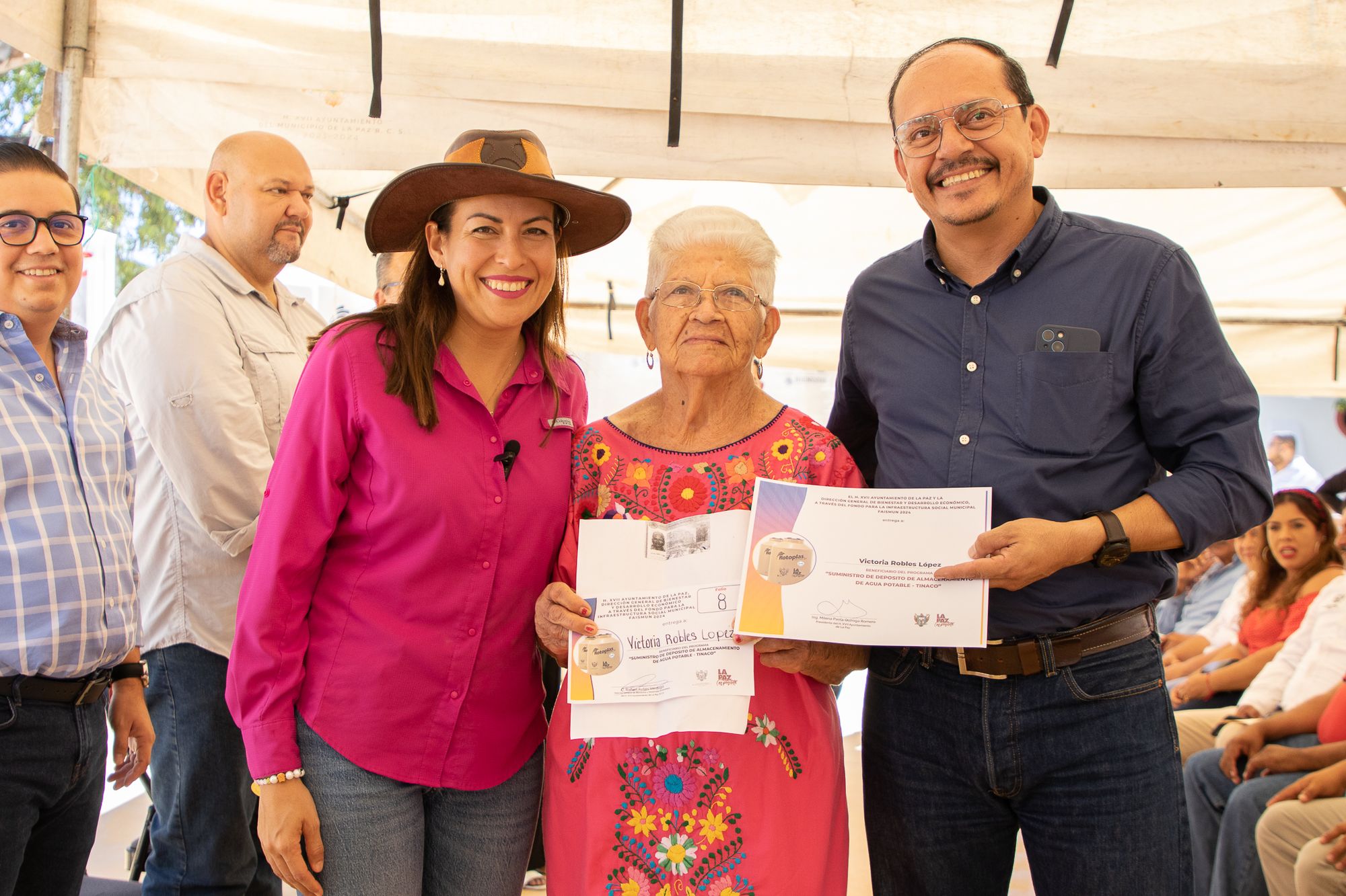 Milena Quiroga delivers two garbage collection trucks in San Antonio and El Carrizal