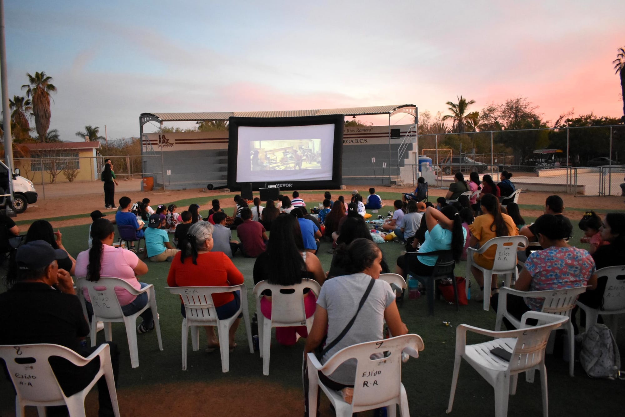 Realizan función de Cine Joven en la comunidad de Agua Amarga