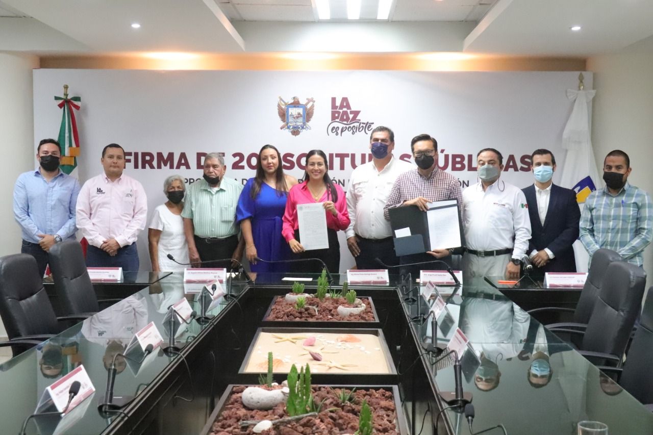 Realiza Ayuntamiento de La Paz la firma de 20 escrituras públicas
