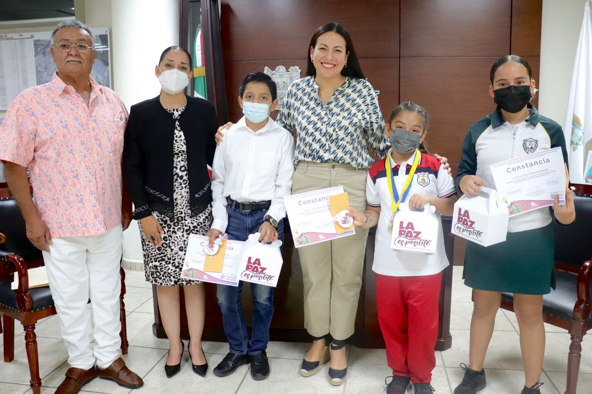 Premia Alcaldesa a ganadores del Concurso Emprende Kids
