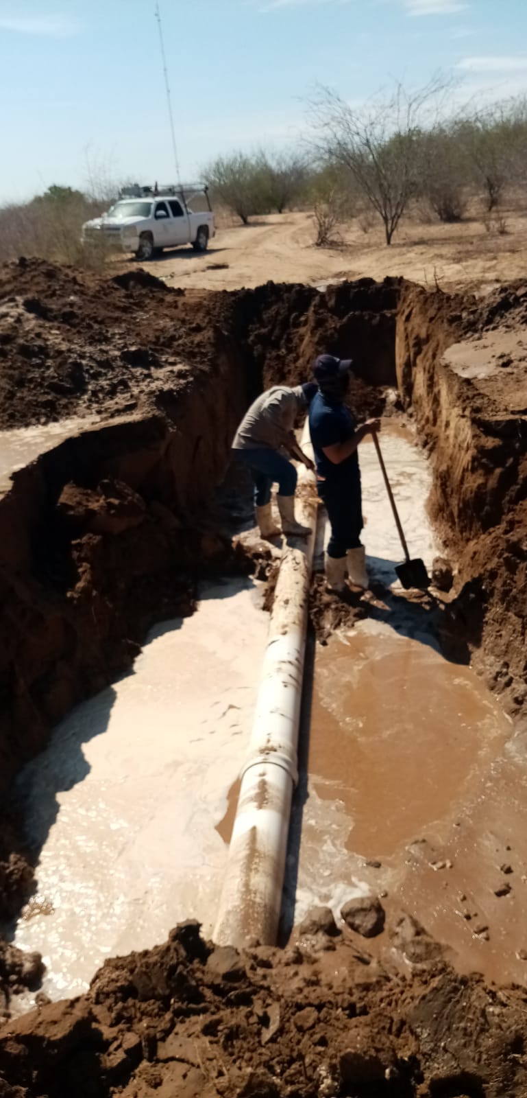 Atienden de manera oportuna fuga de agua potable en la colonia Olas Altas