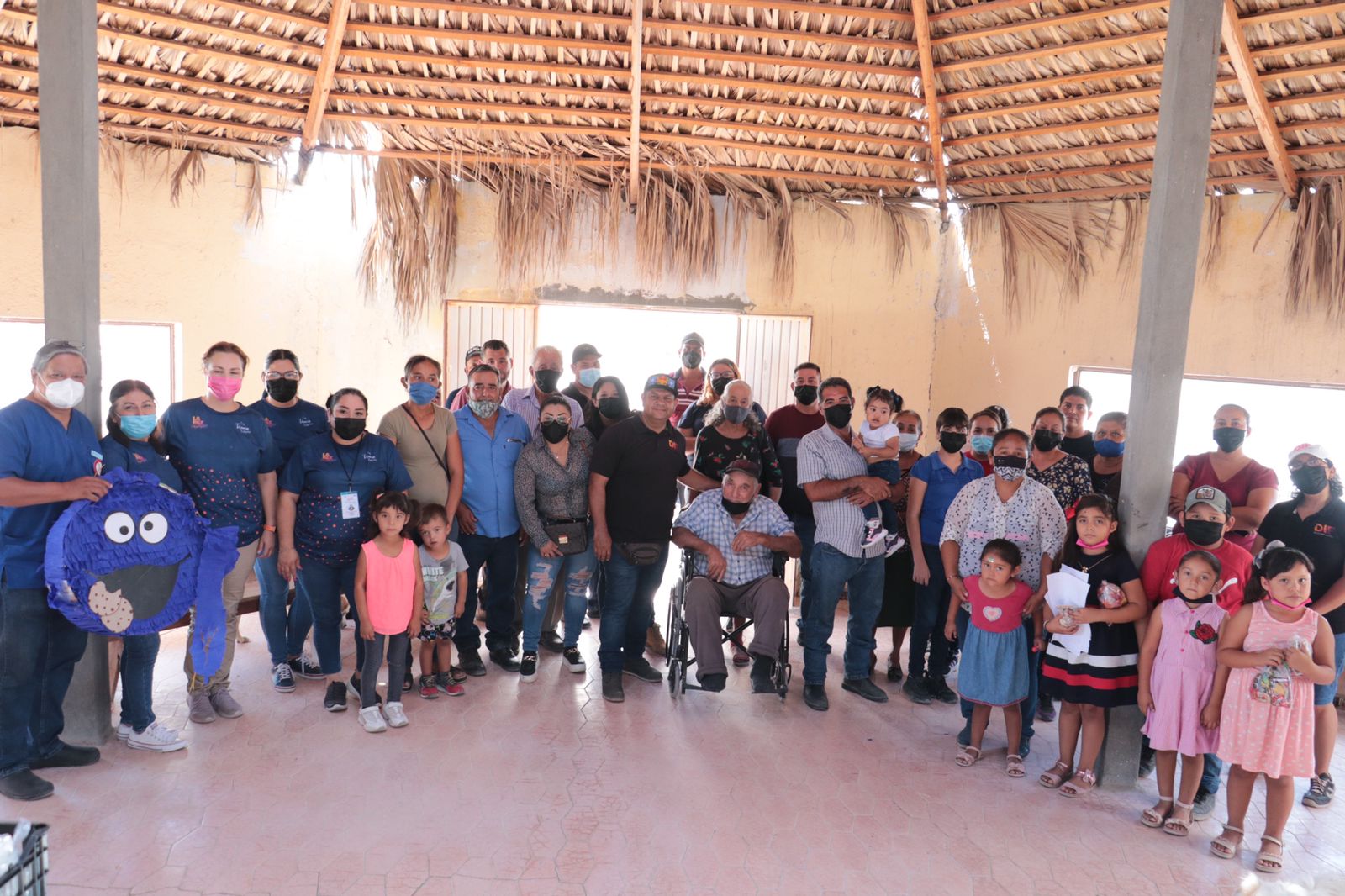 Entrega DIF La Paz apoyos a 24 familias de San Hilario