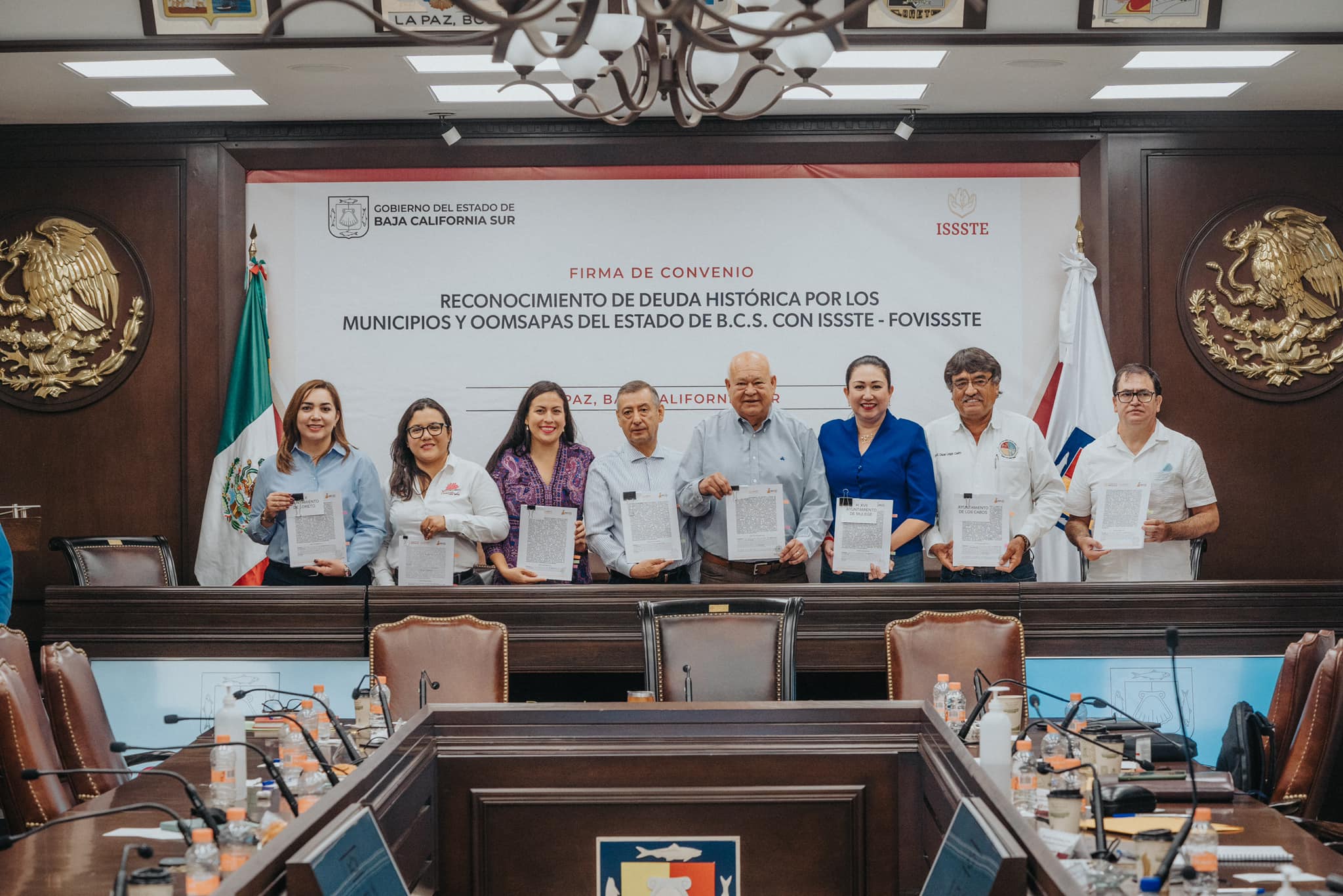 Firma Alcaldesa de La Paz convenio para el pago del adeudo histórico con el ISSSTE
