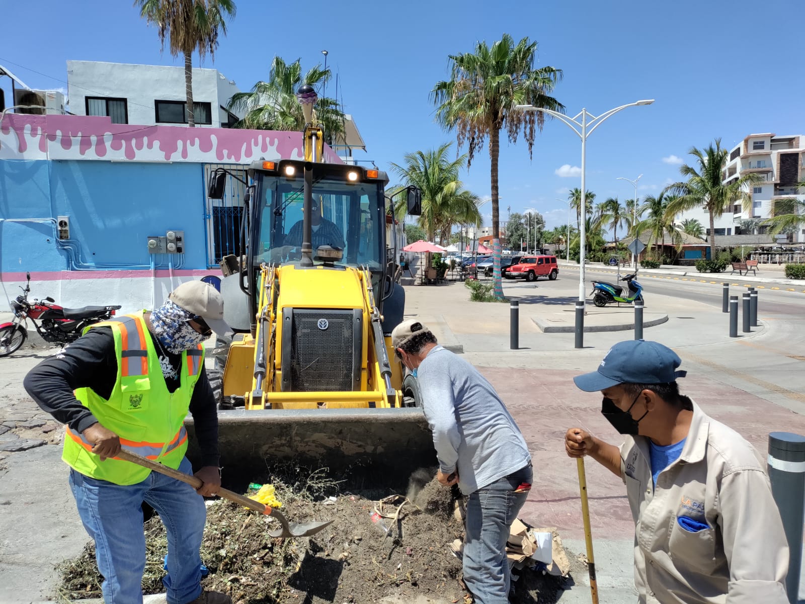 Realiza Servicios Públicos limpieza emergente en malecón de La Paz