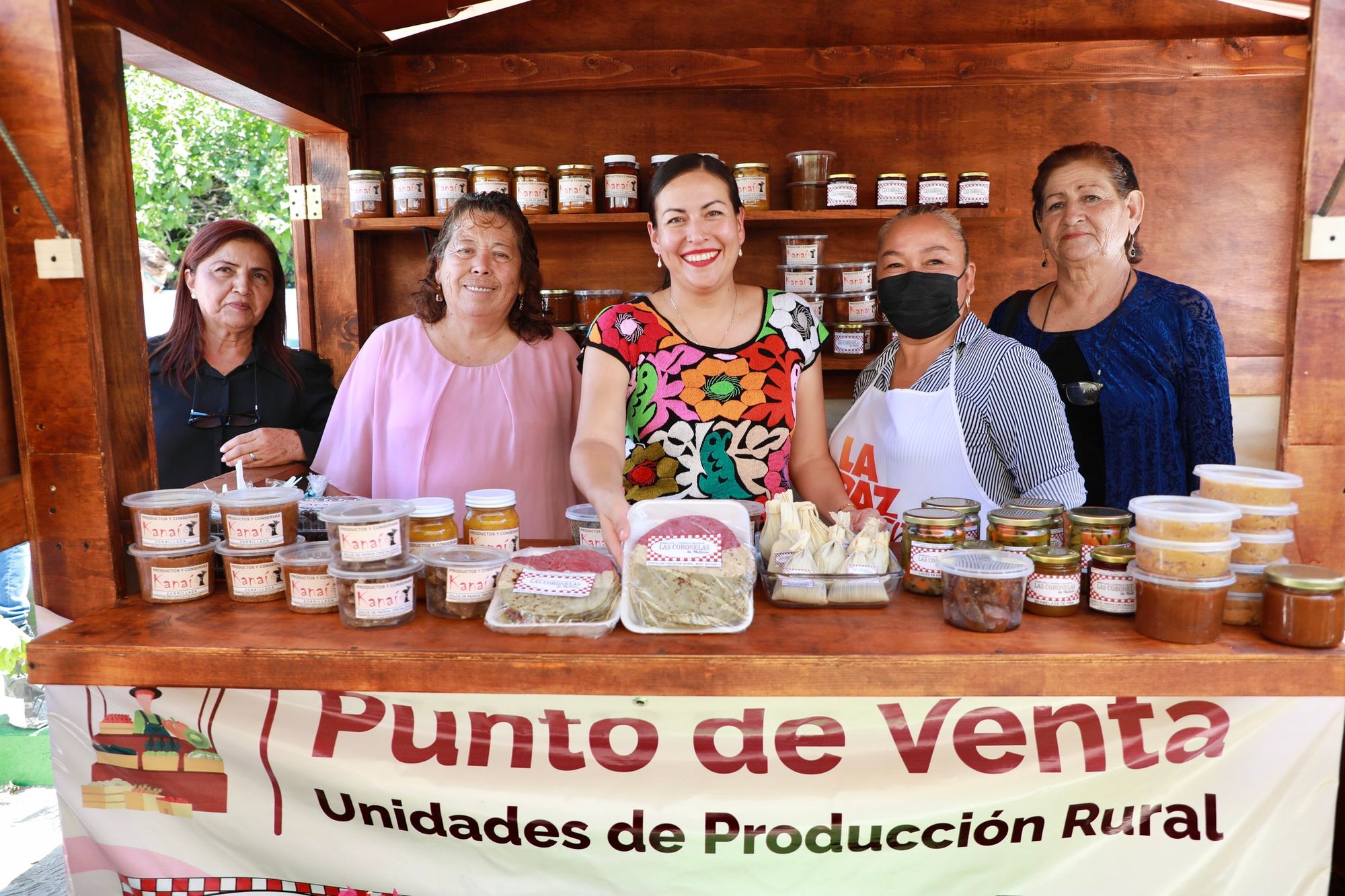 Inaugura Alcaldesa punto de venta de productos regionales en Ayuntamiento