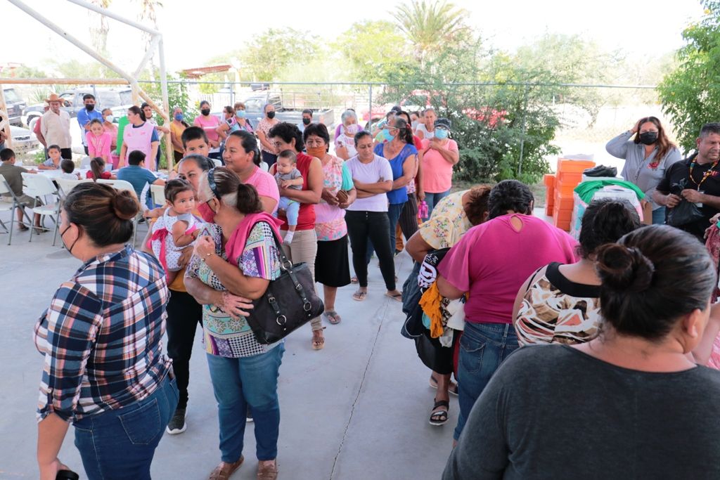 Lleva DIF La Paz apoyos a la subdelegación de Santa Rita
