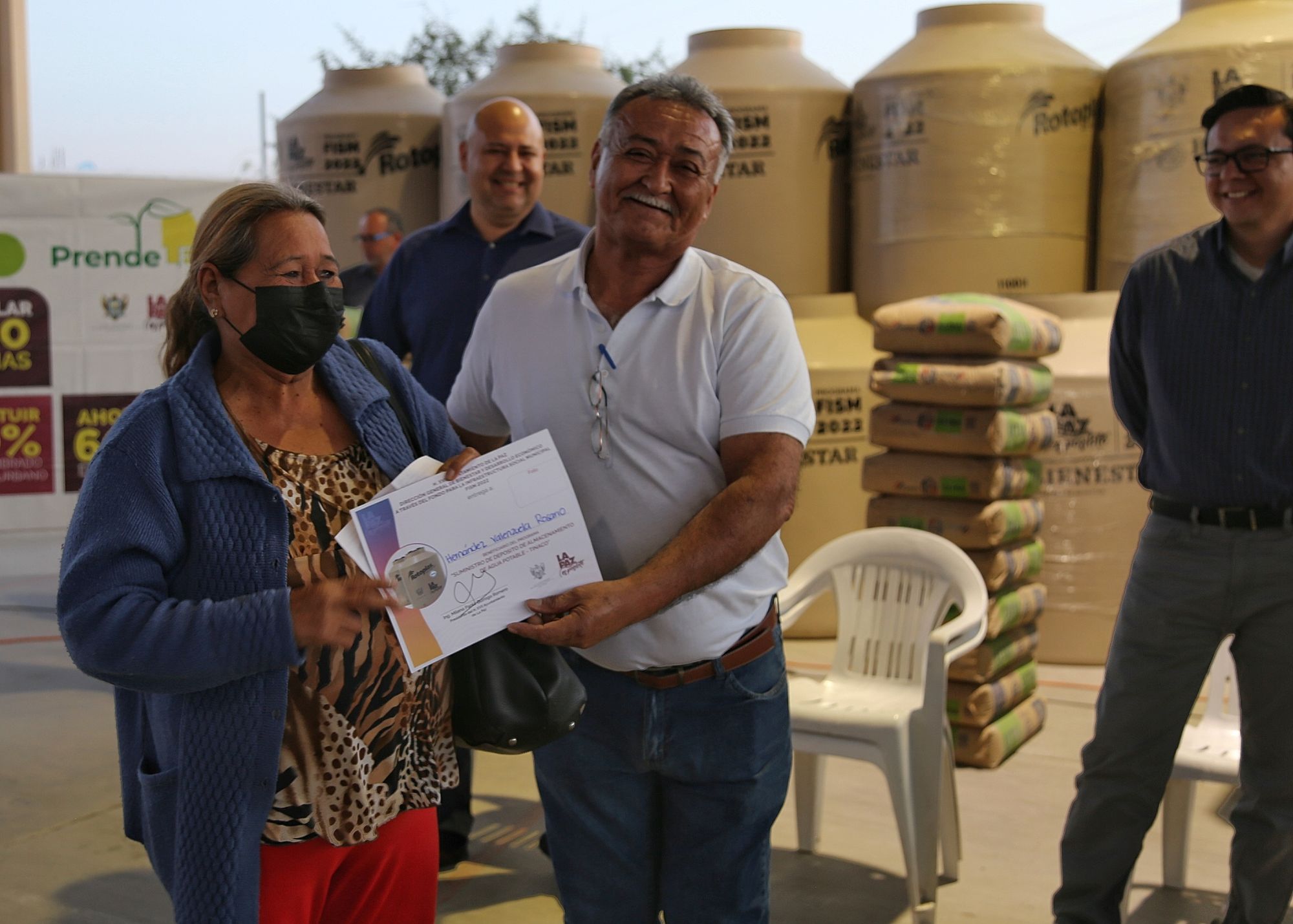 Beneficia Ayuntamiento de La Paz a 760 familias con la entrega de materiales