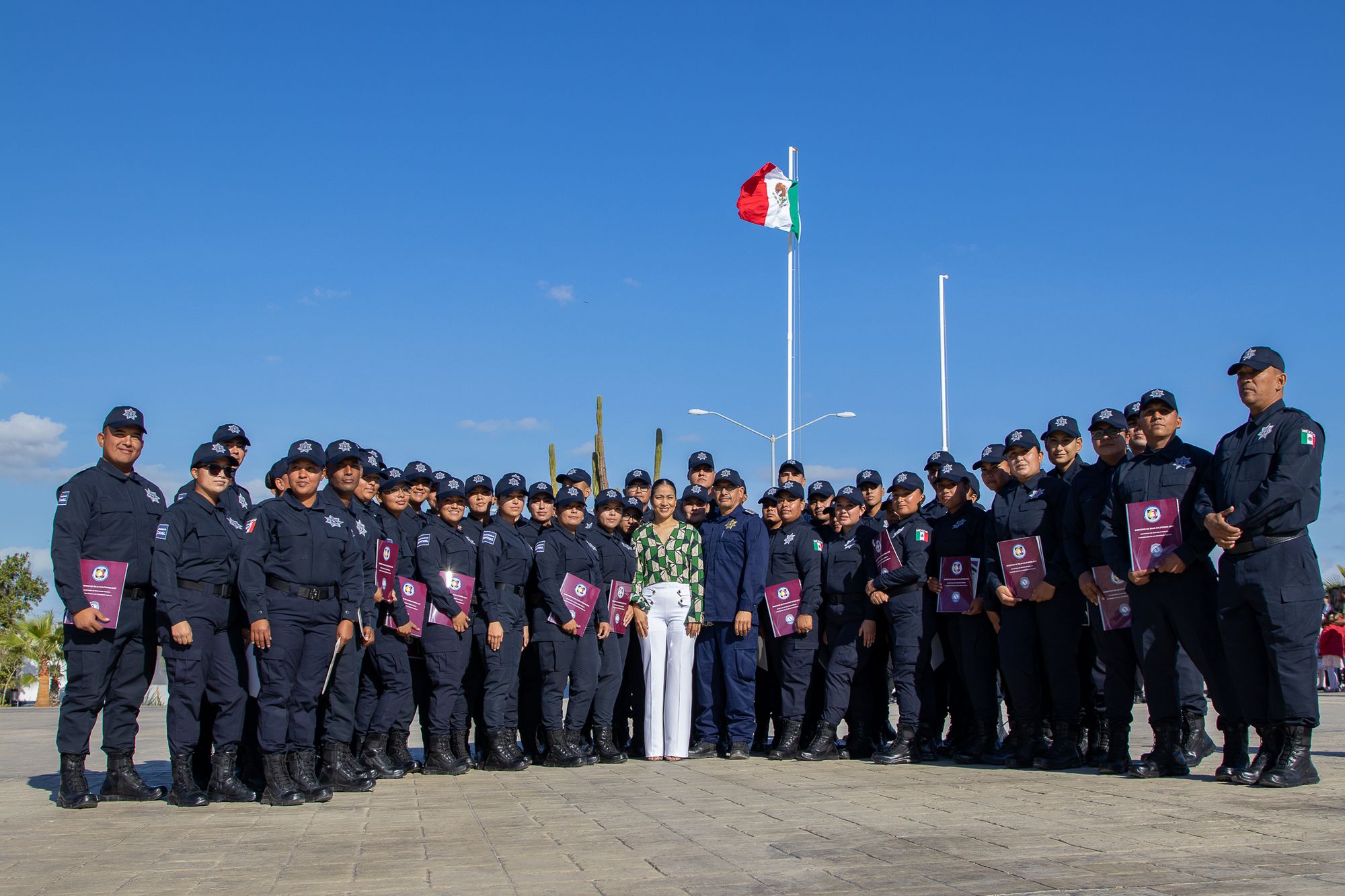49 Policías Municipales culminan curso de Formación Inicial; se integrarán a las labores de vigilancia en el municipio de La Paz.