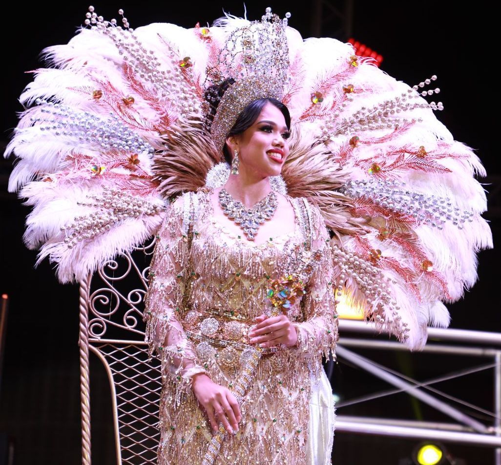 Coronan a Jaidy Barrios como Reina del Carnaval La Paz 2023