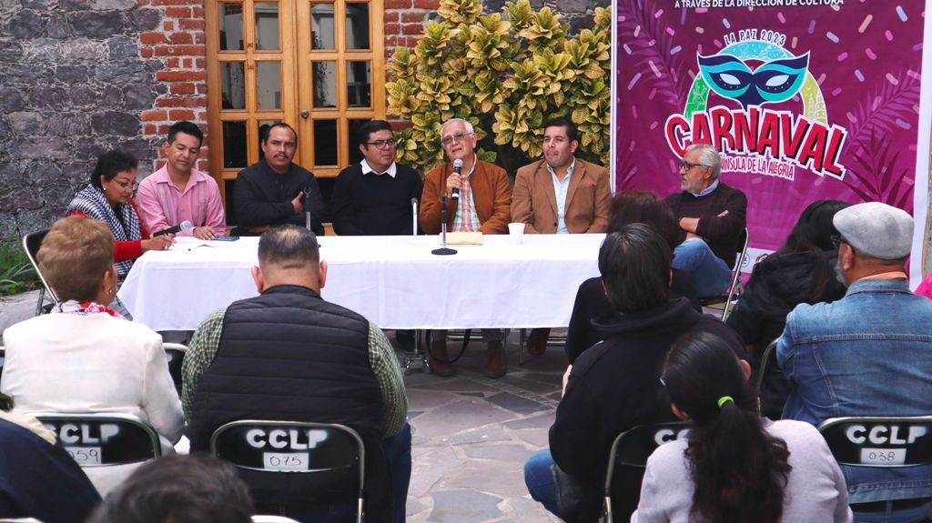 Realizan en La Paz conversatorio sobre la tradición del Carnaval