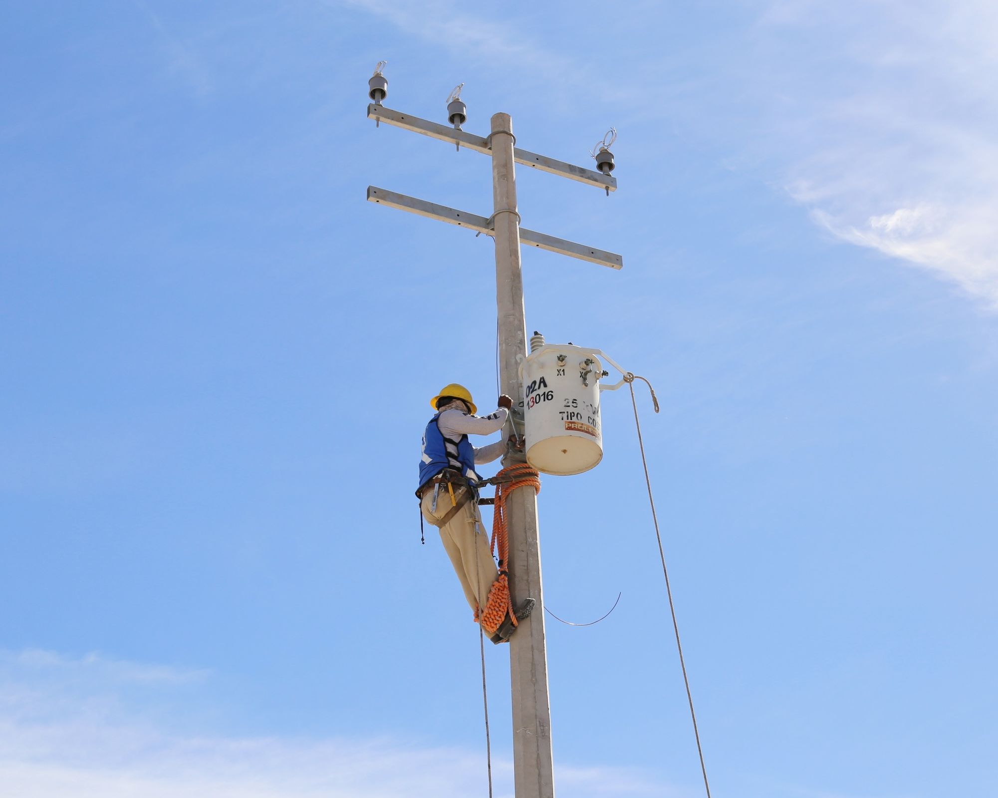 Impulsa Ayuntamiento obras de electrificación en el Municipio