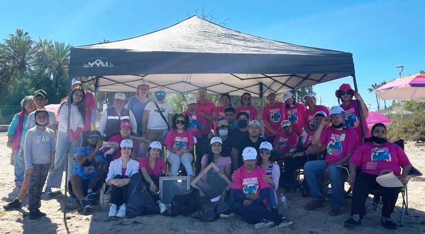 Realizan recolección de residuos en la playa La Posada en La Paz