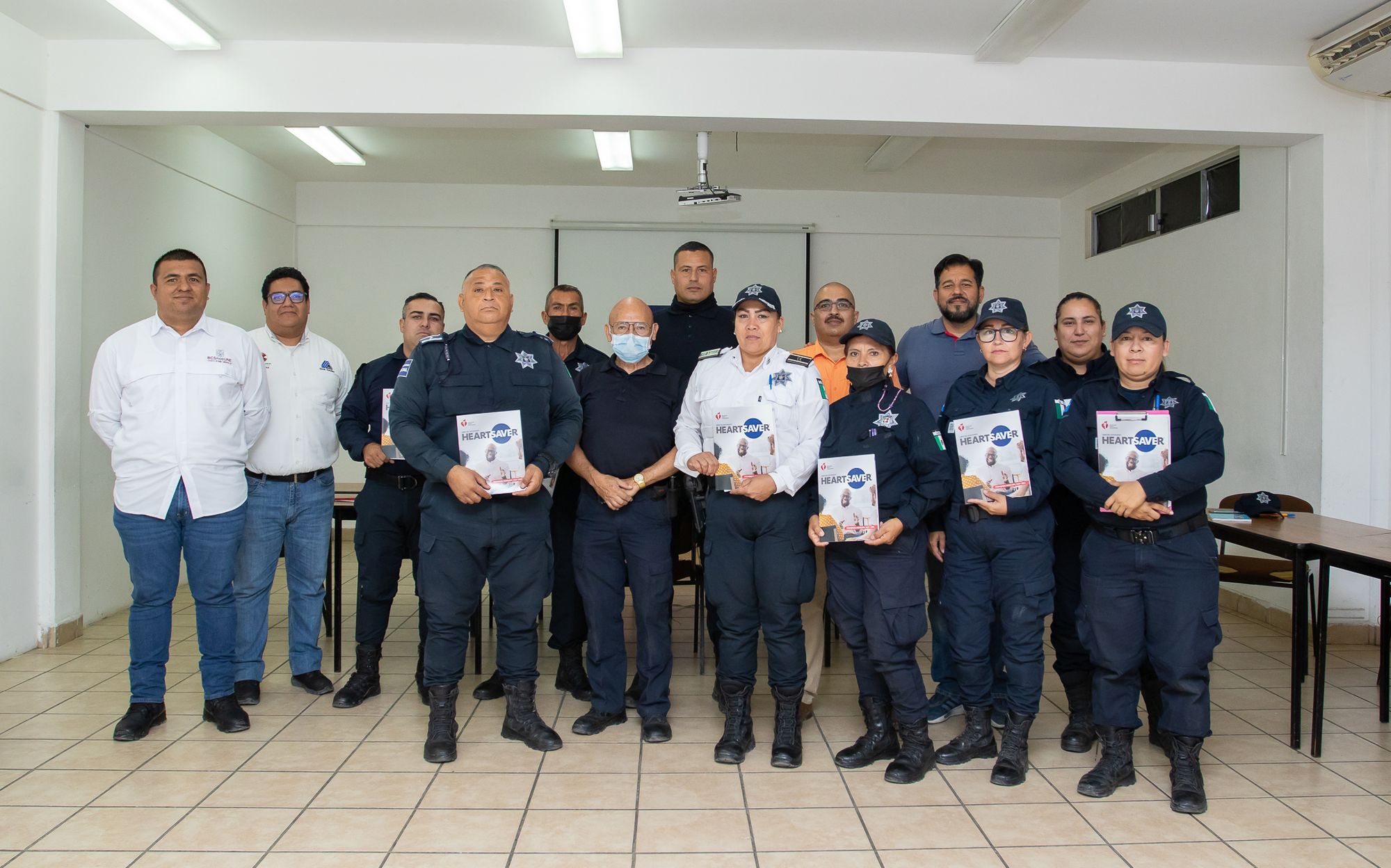 Certifica en primeros auxilios a personal de la Policía Municipal de La Paz