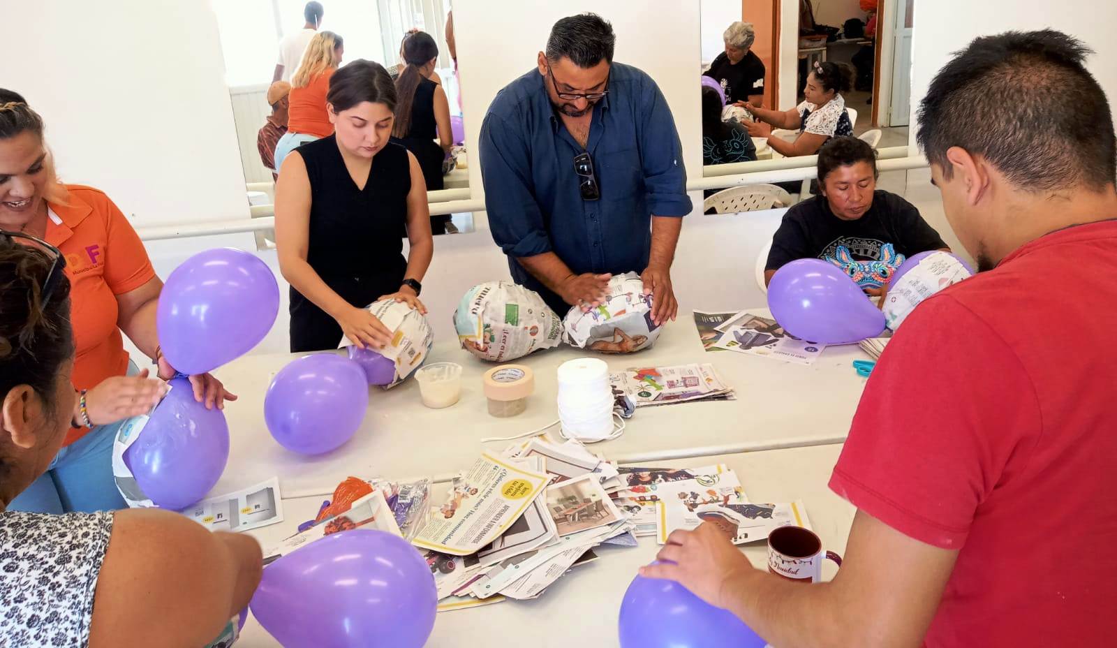 Imparten el Segundo Taller de Piñatas para personas con discapacidad en La Fuente