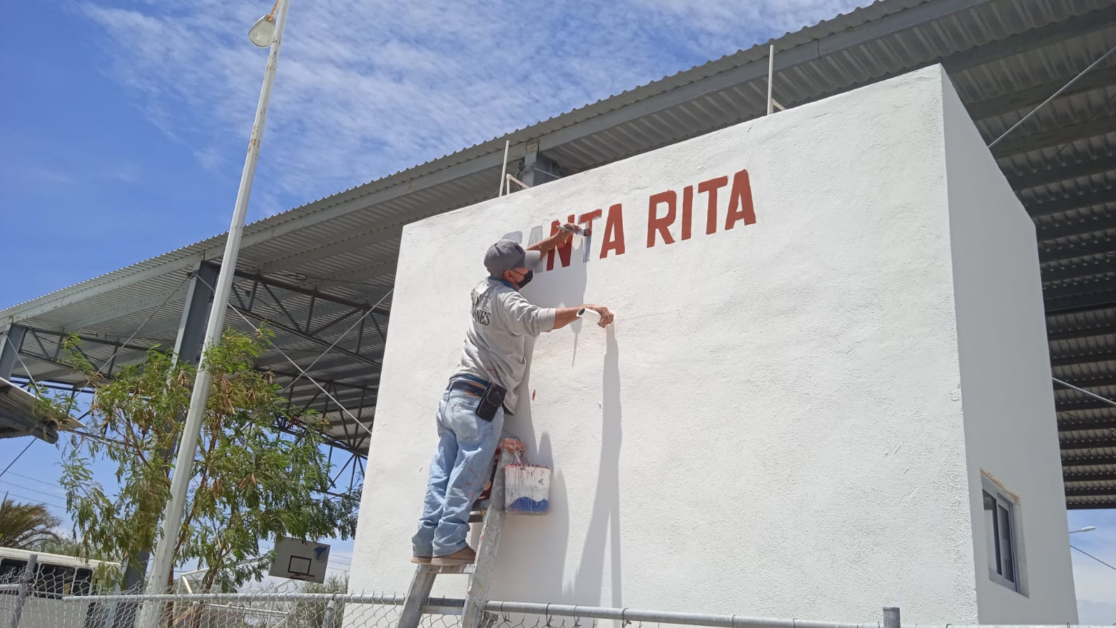 Rehabilita Servicios Públicos parque y cancha de Santa Rita