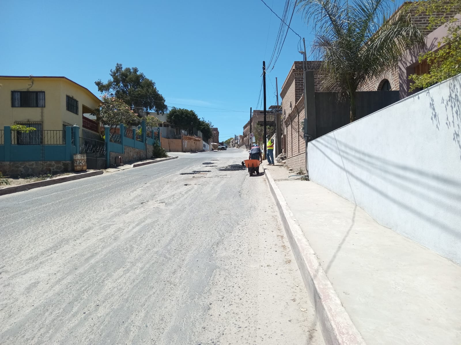 Lleva a cabo Servicios Públicos bacheo en calles de Todos Santos
