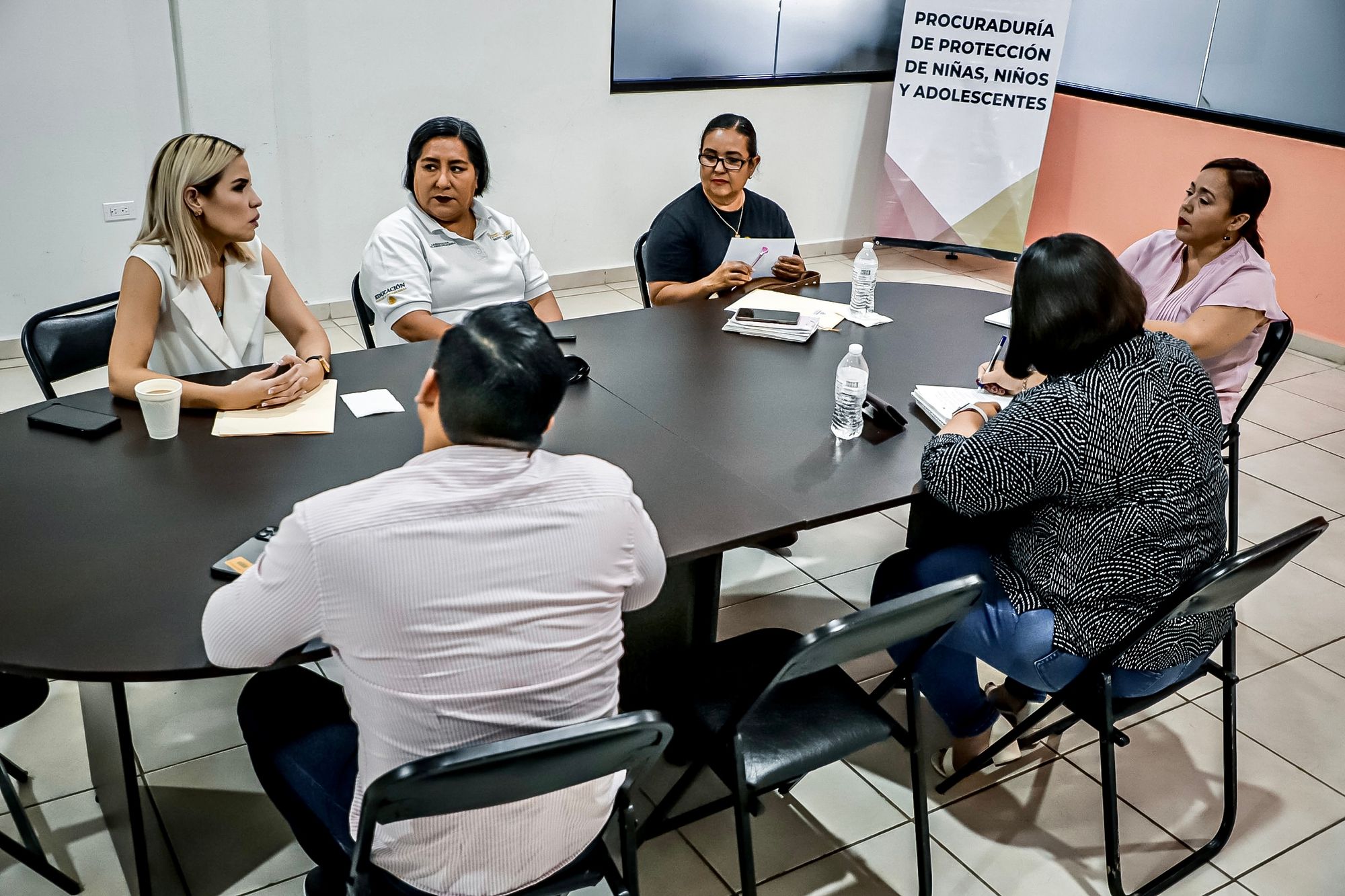 Se reúne DIF La Paz con la Titular del Programa de Becas Benito Juárez