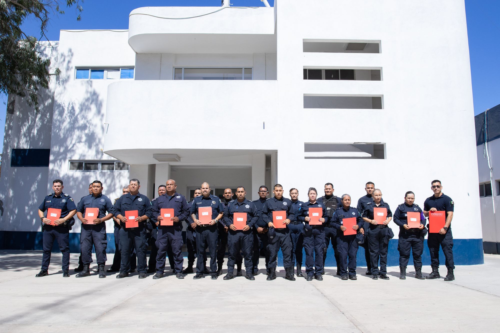 185 policías municipales en La Paz tienen estudios universitarios o de posgrado