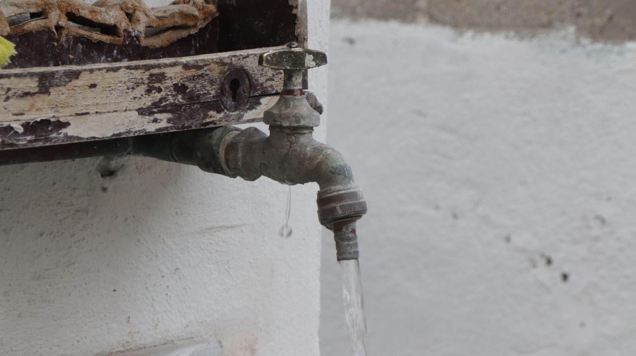 102 colonias contaron con servicio de agua potable por red, el 8 de agosto, OOMSAPAS La Paz.