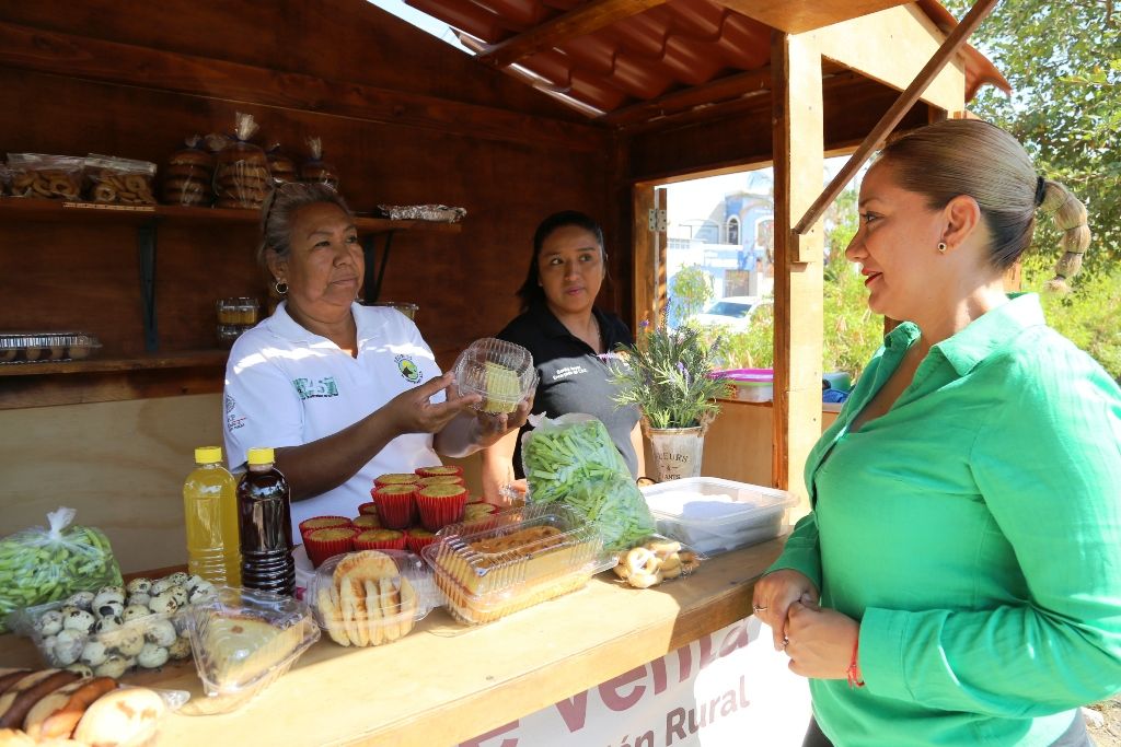 Brinda Ayuntamiento de La Paz espacio gratuito para venta de productos regionales