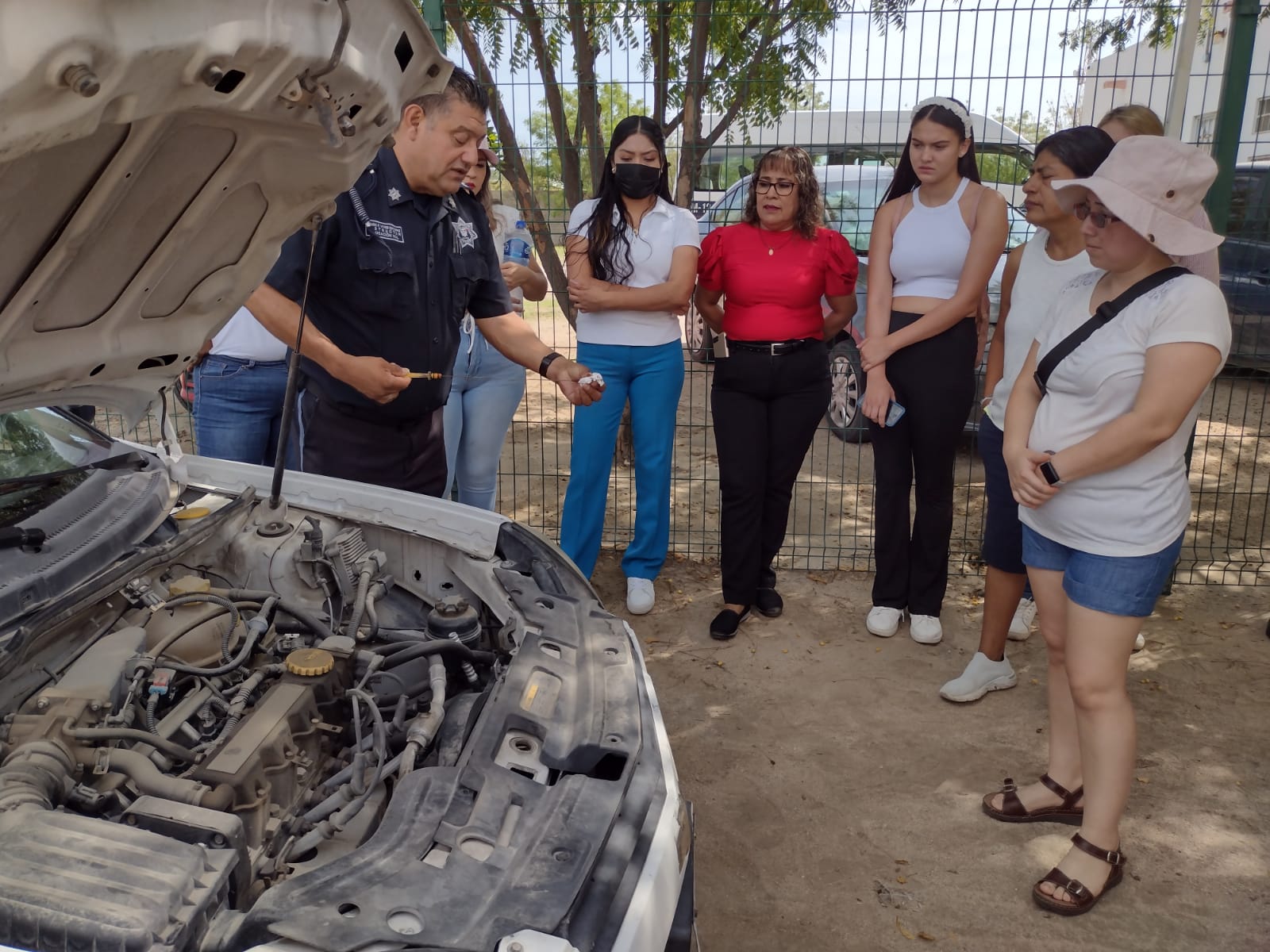 Imparte Tránsito Municipal curso de manejo de automóvil y Educación Vial a Mujeres