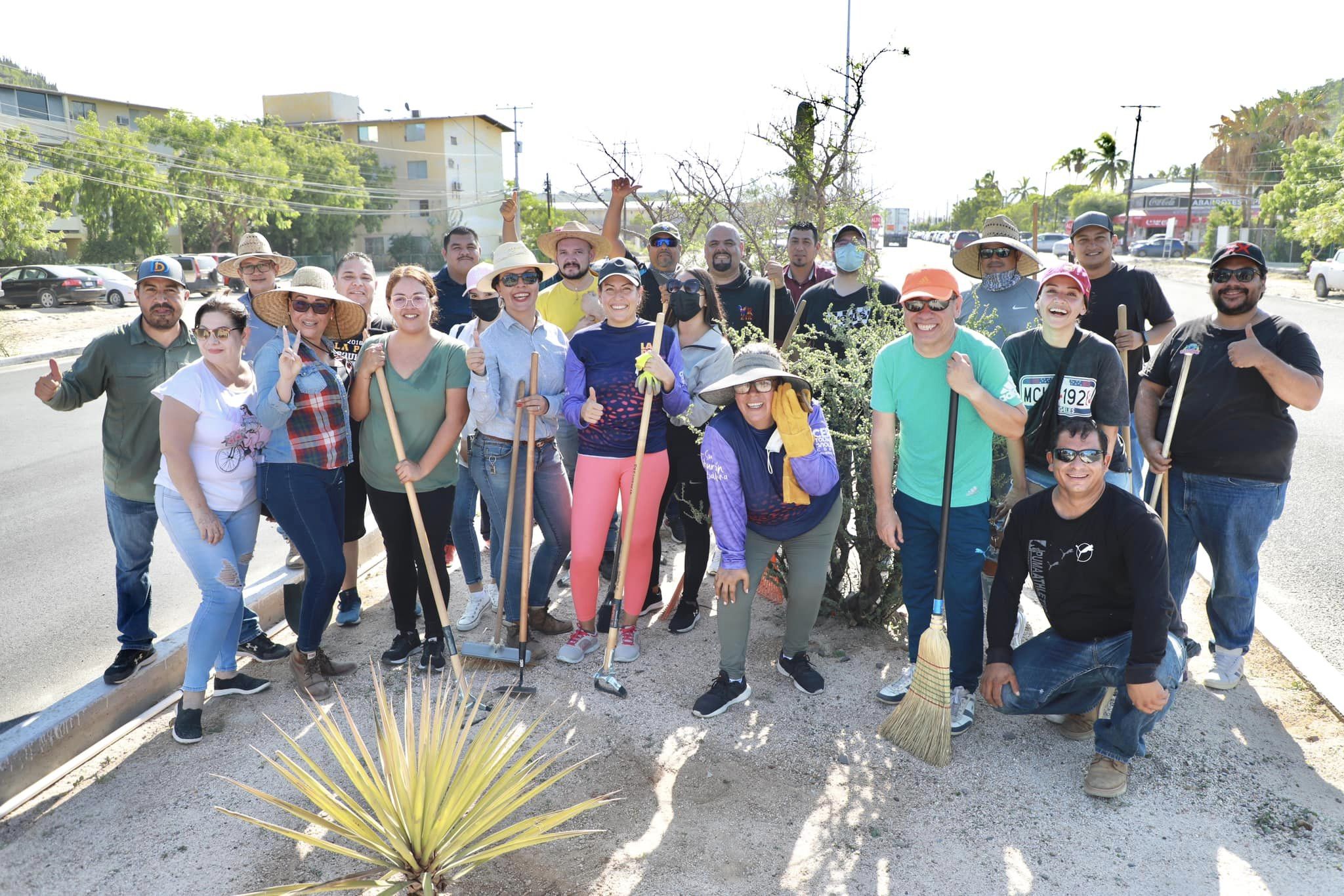 Encabeza Alcaldesa jornada de limpieza en la ciudad de La Paz