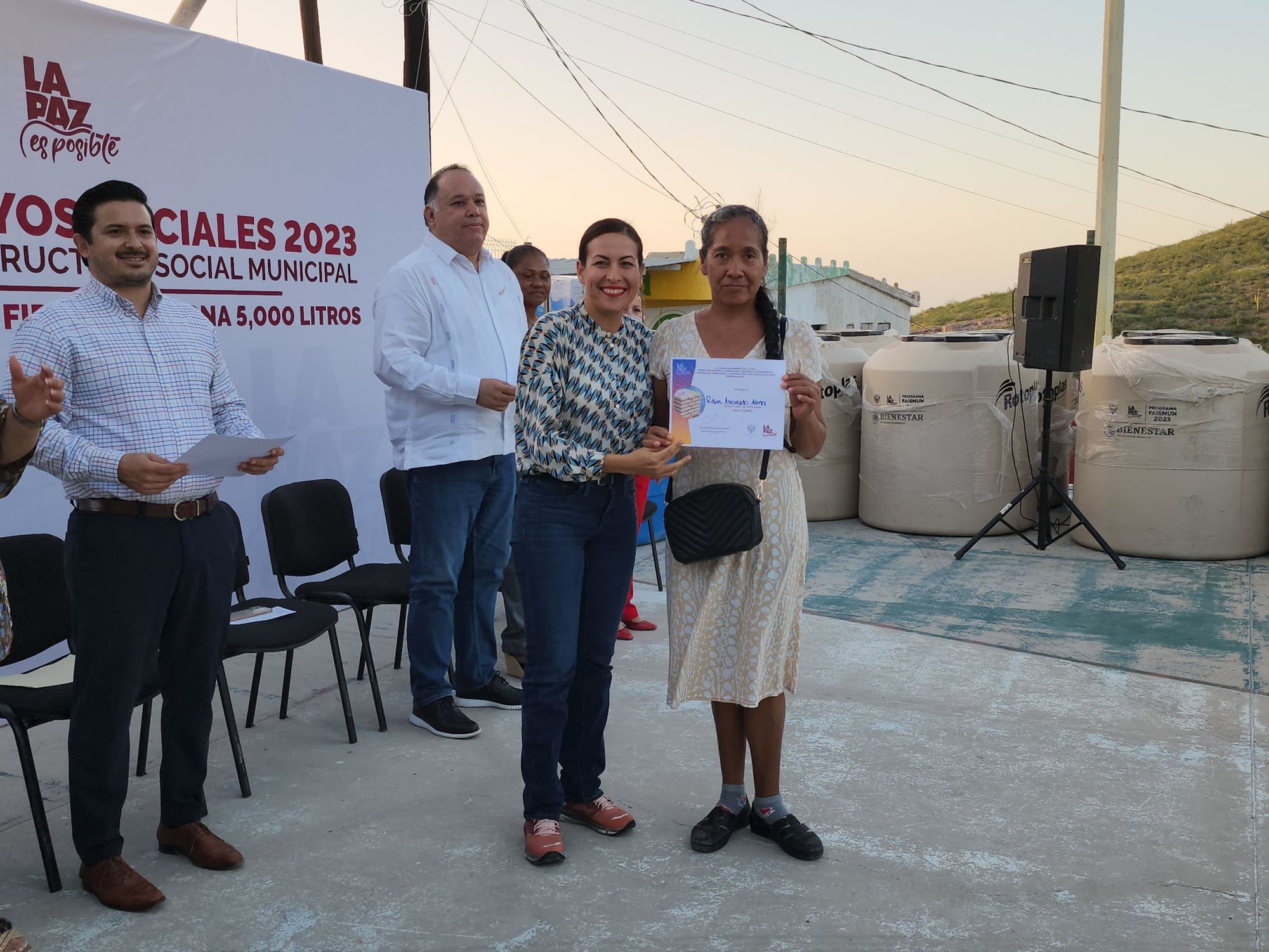 Beneficia Ayuntamiento de La Paz a 102 familias con la entrega de apoyos sociales