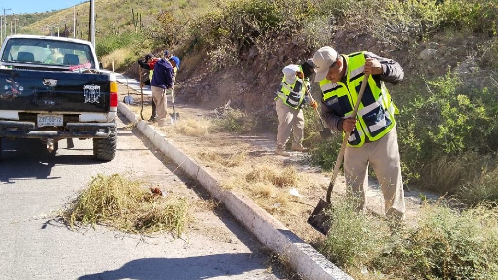 Realiza Servicios Públicos limpieza de 600 metros lineales de la subida del Pedregal del Cortés