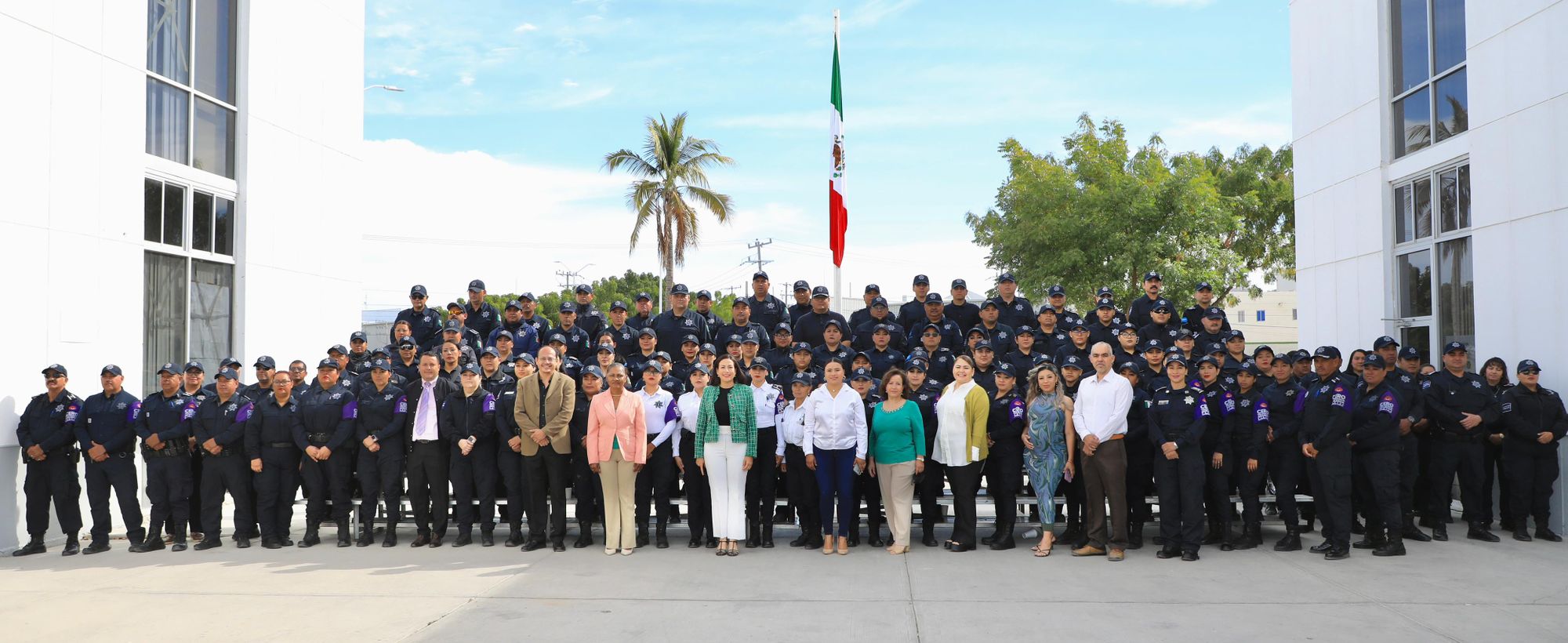 Reconoce Alcaldesa de La Paz trabajo de Policías Municipales