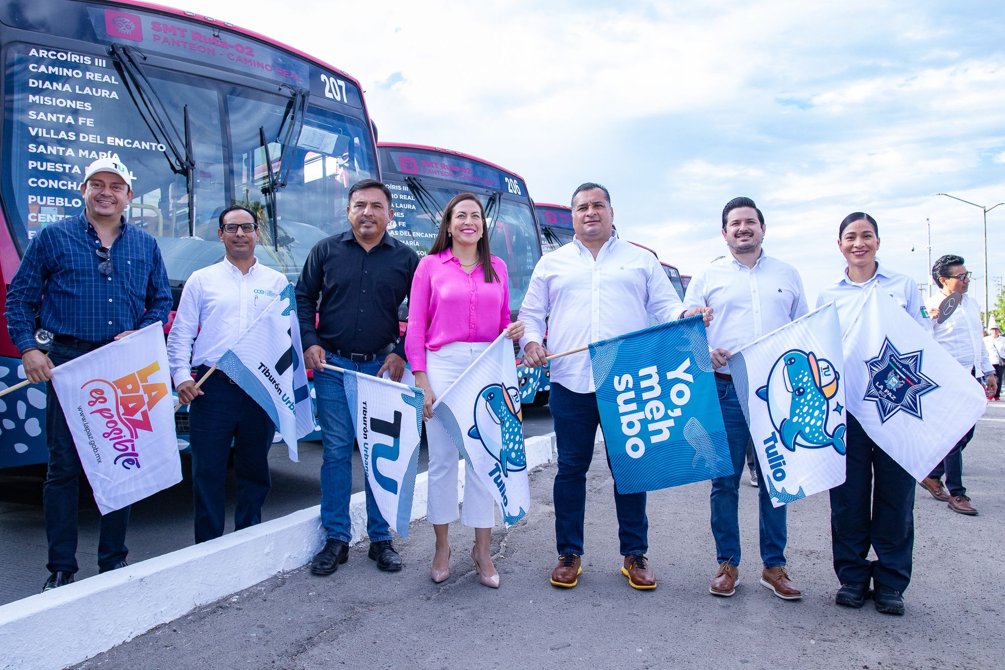 Presidenta Municipal Milena Quiroga, dio banderazo de arranque a las nuevas unidades Tiburones Urbanos del Sistema Municipal de Transporte en La Paz