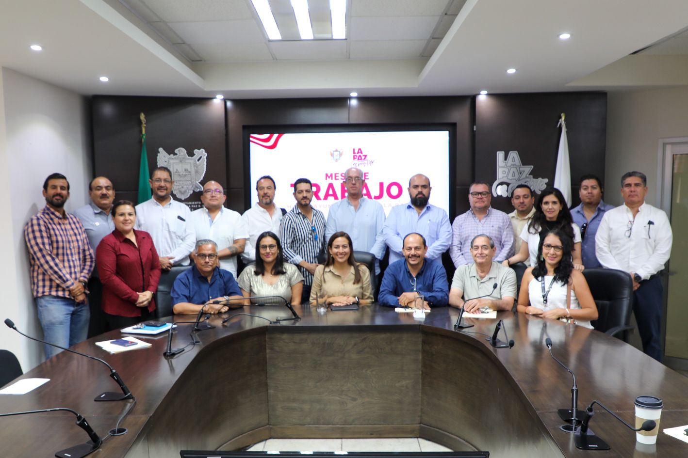 Realizan mesa de trabajo con representantes del sector económico en La Paz