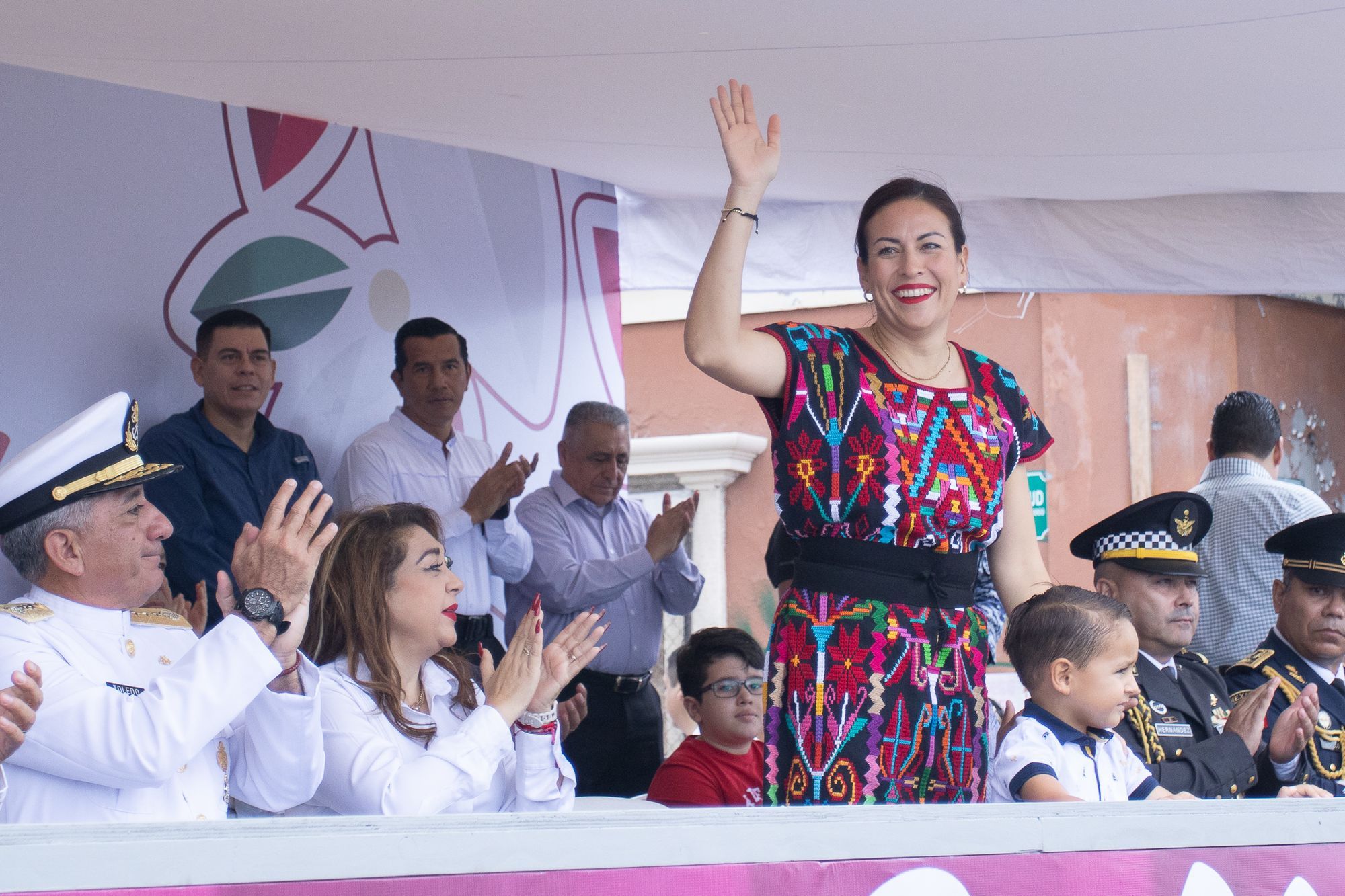 Asiste Milena Quiroga al Desfile Cívico-Militar por el 214 aniversario de la Independencia de México