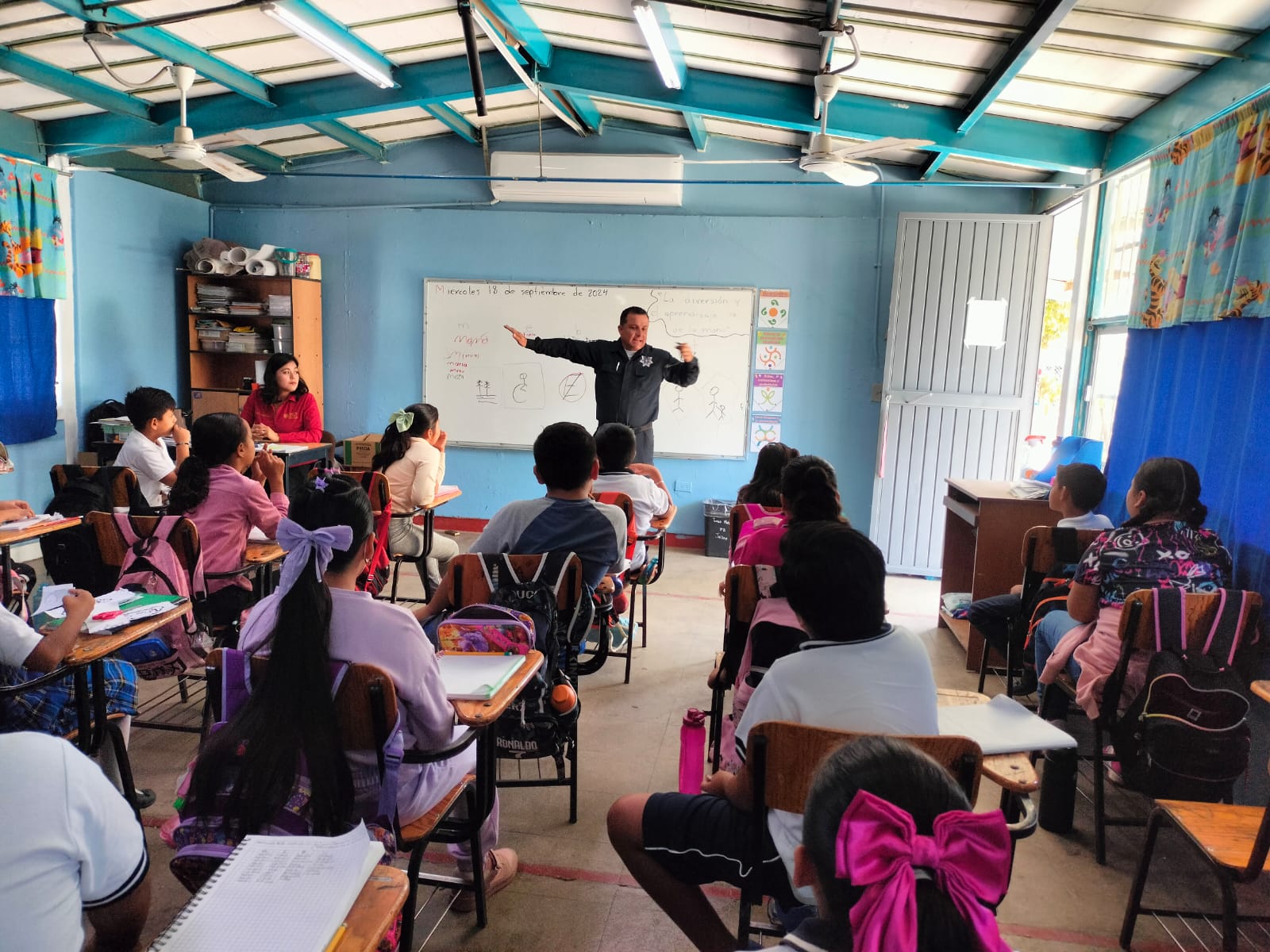 Imparten pláticas a padres, madres y alumnado en la comunidad de El Pescadero