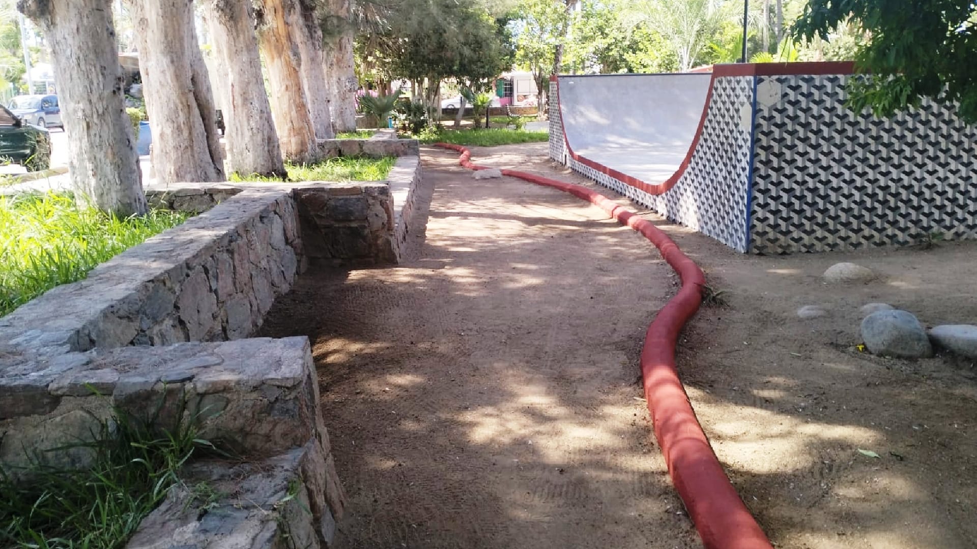 Servicios Públicos realiza mantenimiento en el parque “Los Pinos” de Todos Santos