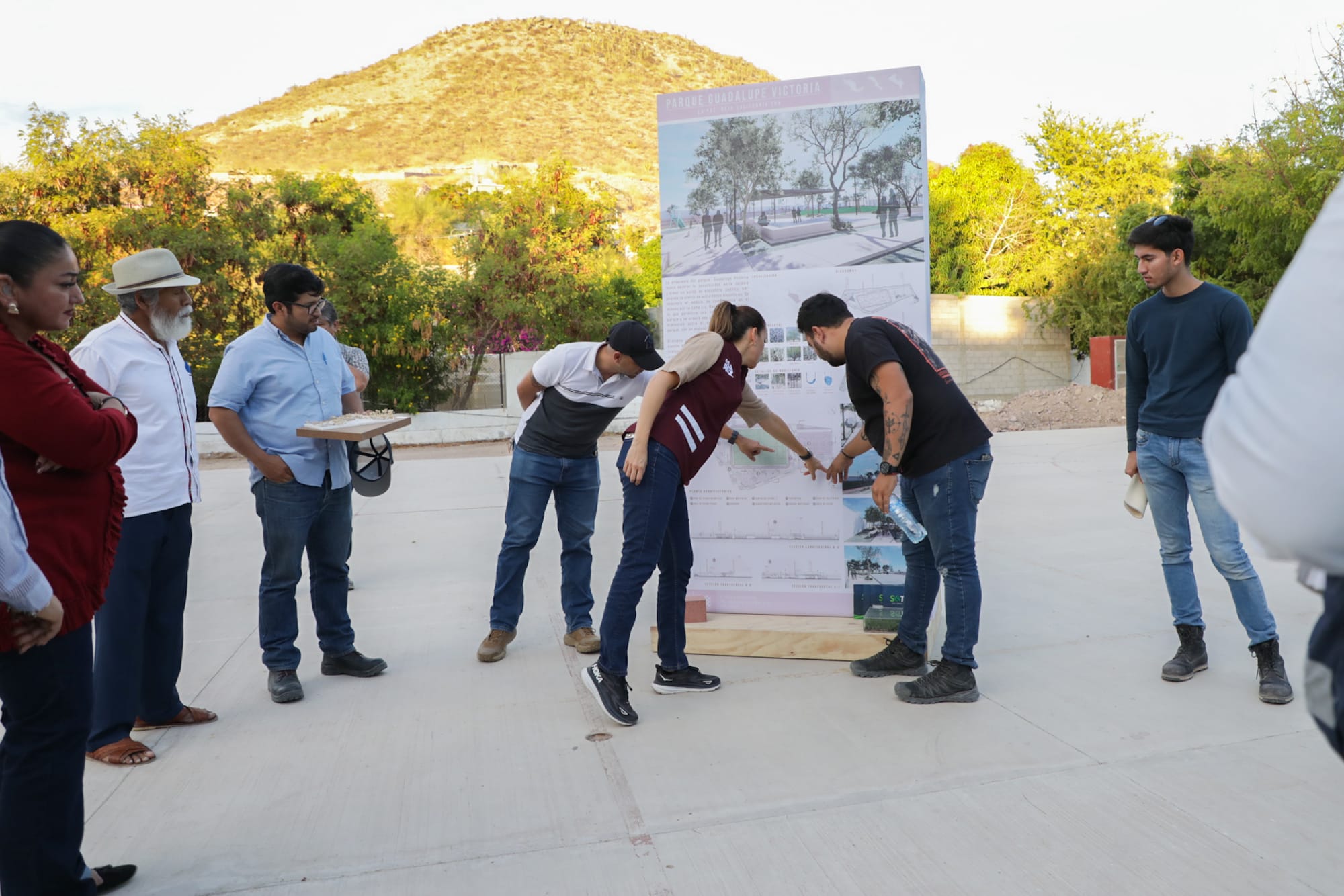 Milena Quiroga supervisa la construcción de dos parques en la ciudad de La Paz