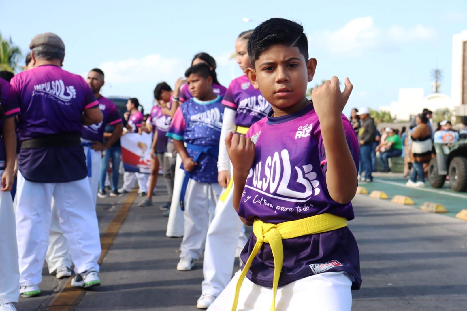 Participan 400 deportistas paceños en el Desfile del 20 de Noviembre