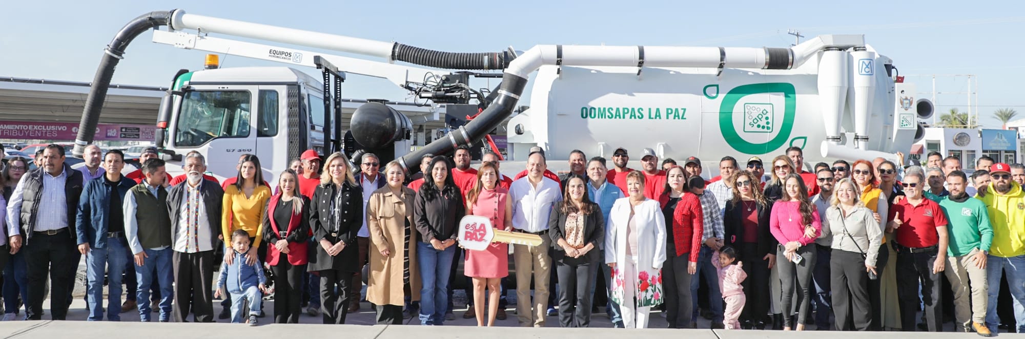 Milena Quiroga entrega nuevo Vactor al OOMSAPAS La Paz