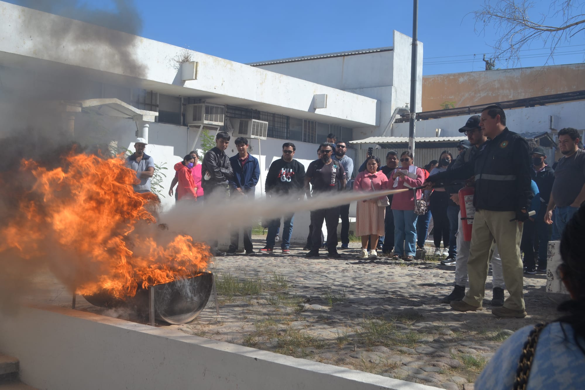 Protección Civil concluye capacitaciones a comerciantes del Carnaval La Paz 2025