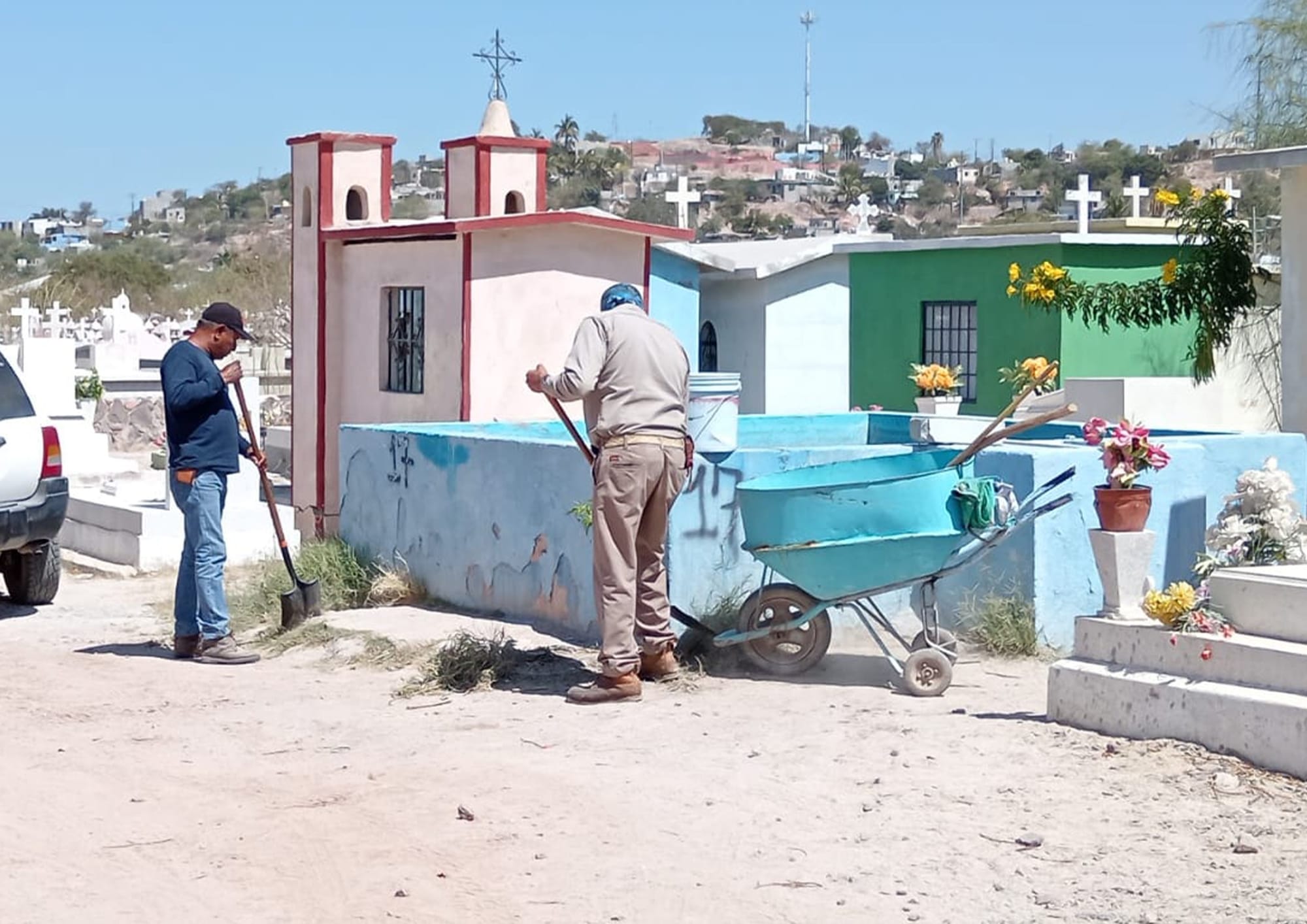 Servicios Públicos realiza trabajos de limpieza en Panteones Municipales