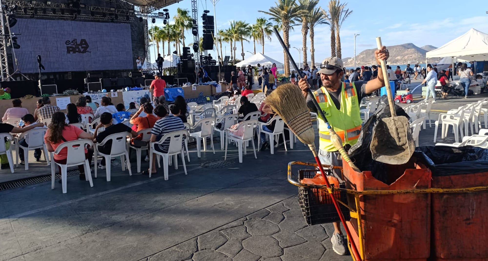 Brigadas de Servicios Públicos mantuvieron limpio el malecón durante las fiestas de fundación