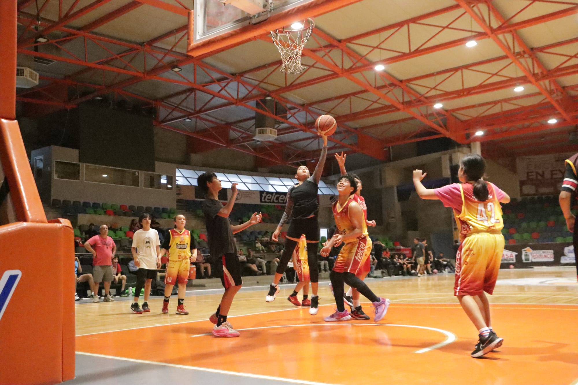 Sostiene equipo de básquetbol del CEDEM juego amistoso con Academia Guaycuras