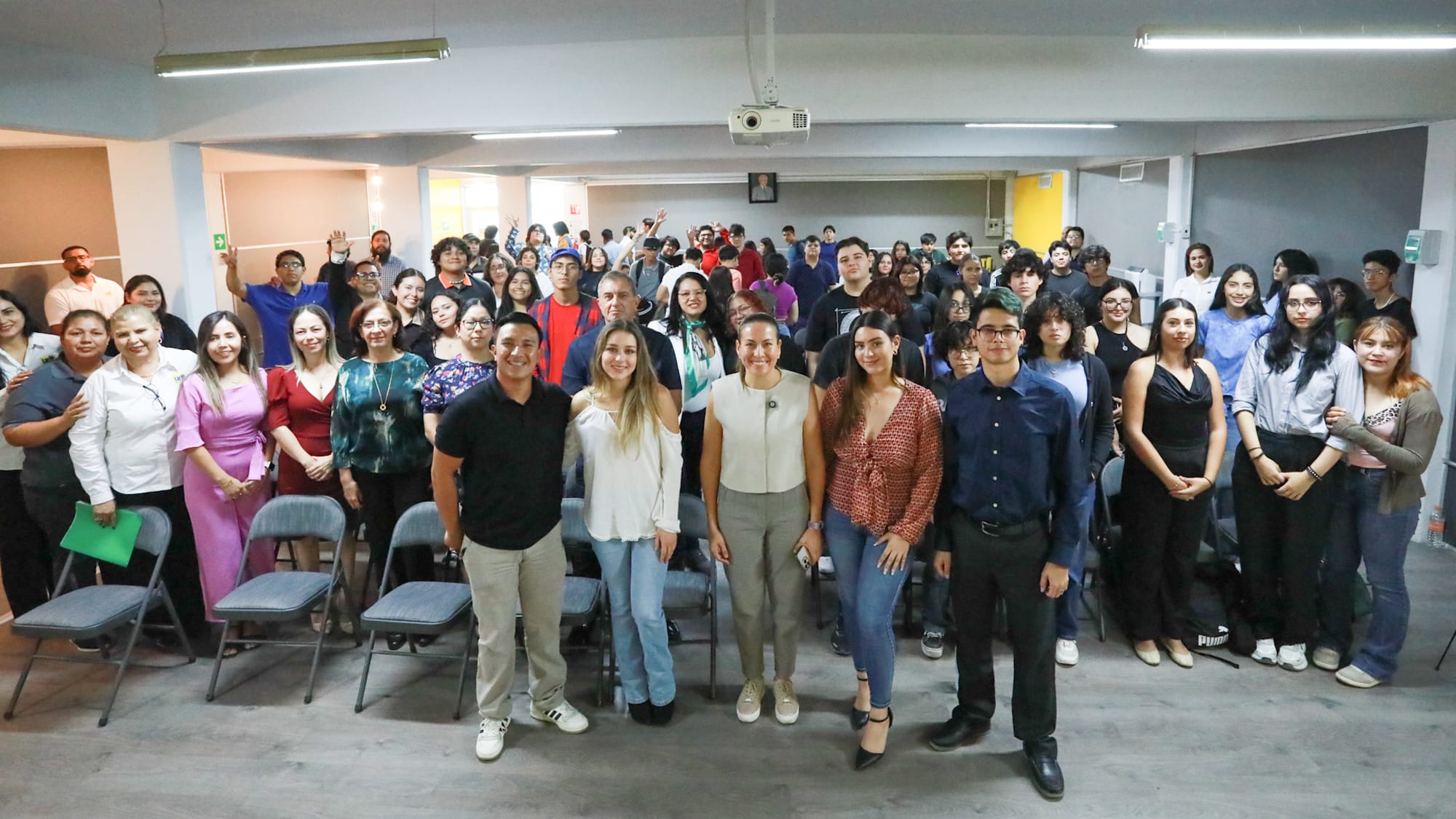 Milena Quiroga comparte con estudiantes de la UDT logros en transporte, seguridad y espacios públicos