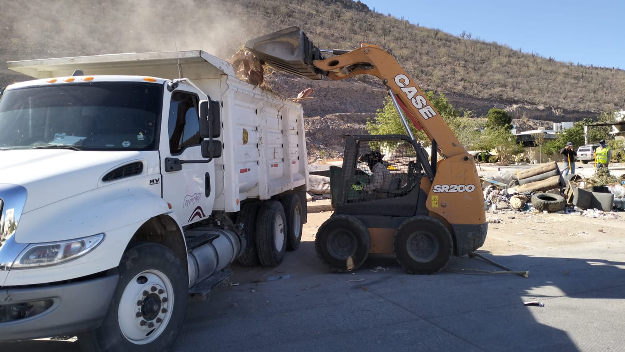 Servicios Públicos de La Paz refuerza limpieza urbana y mejoras en caminos rurales