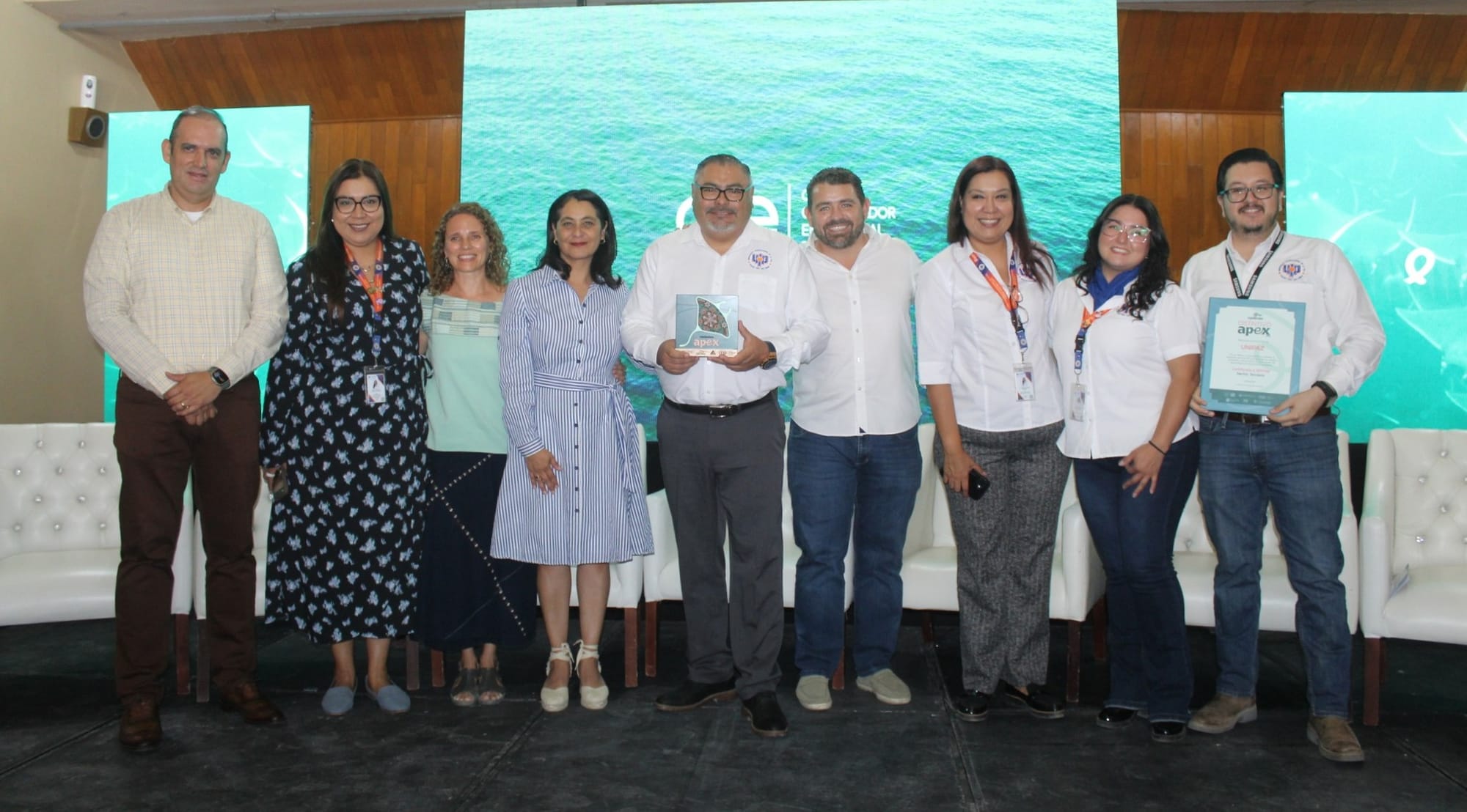 Empresas y organizaciones comprometidas con el aprendizaje reciben el distintivo APEX