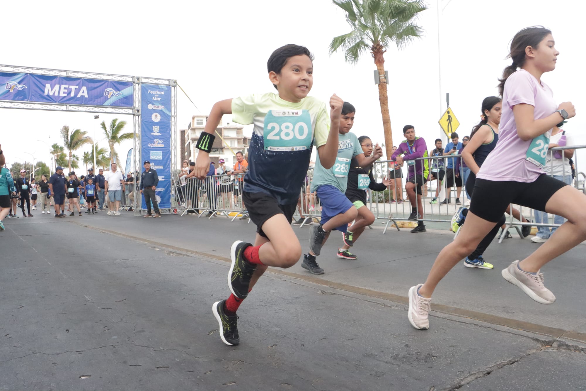 Participan 300 corredores en la Carrera del Día de la Marina 2025