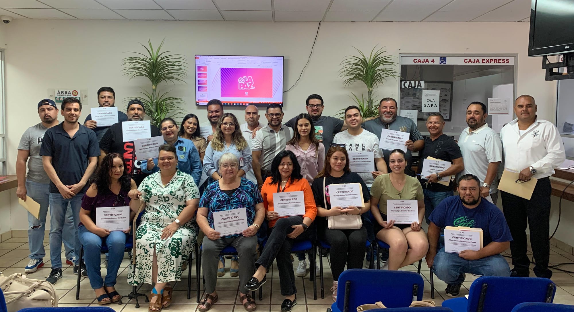 Capacitan a cajeros municipales para mejorar la atención a contribuyentes en La Paz