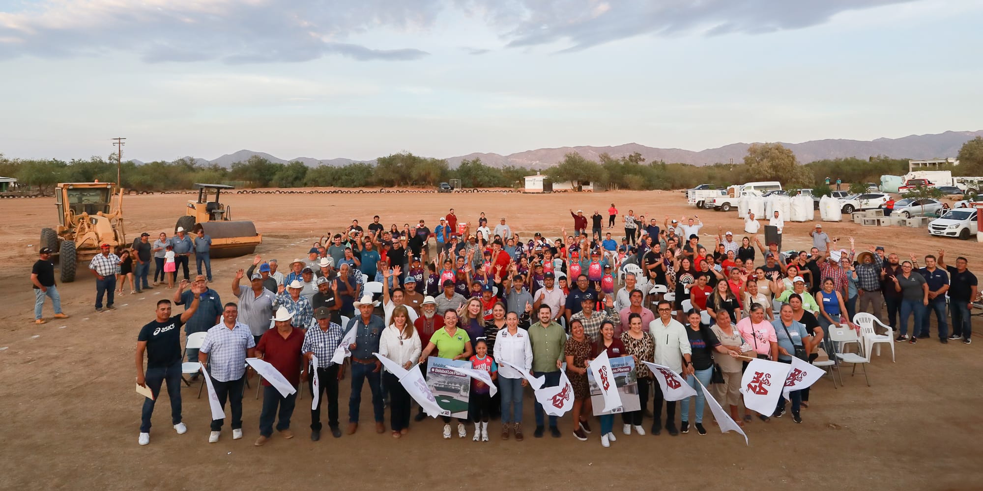 Encabeza Milena Quiroga inicio de rehabilitación del campo de béisbol en Los Planes